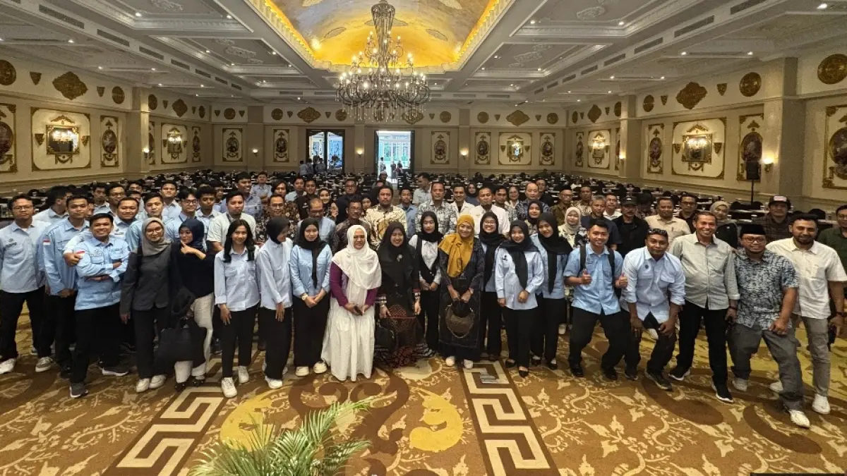 Pengurus dan anggota HMD Gemas Banyuwangi dan Jatim yang terdiri dari SPPG saat komitmen bersama menjaga program MBG nol insiden. (Ramada Kusuma/Radar Banyuwangi)