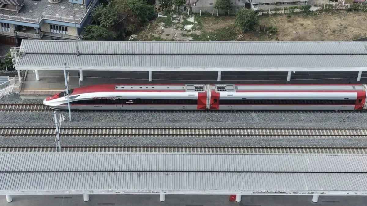 Migrasi menuju komunikasi kereta berbasis 5G membutuhkan lebih dari sekadar ketersediaan sinyal seluler, termasuk spektrum, cakupan kontinu, redundansi, dan integrasi dengan sistem lama. (KCIC)