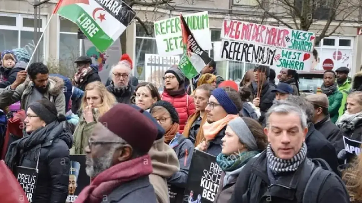Sejumlah demonstran di Berlin, Jerman, mendukung kemerdekaan Sahara Barat, beberapa waktu lalu. (Instagram @vivapolisario)