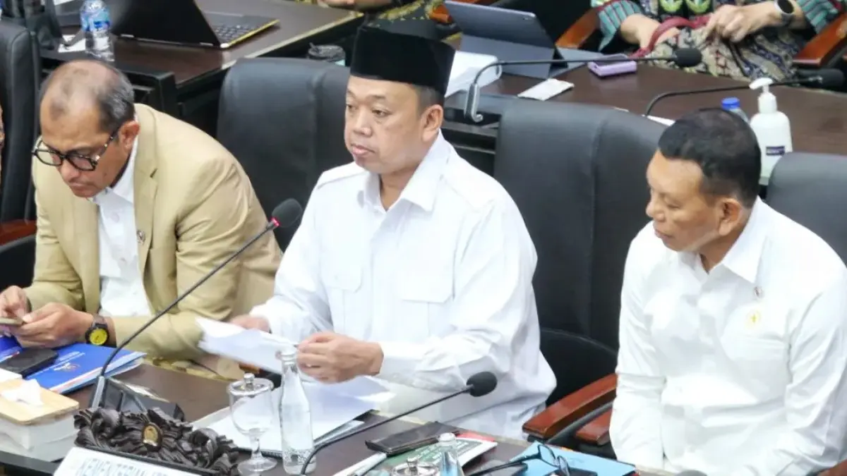 Rapat Paripurna DPR RI menyetujui RUU Pengaturan Reforma Agraria untuk disahkan menjadi undang-undang, Selasa (22/9). Rancangan tersebut antara lain mengatur pemulihan hak, redistribusi tanah, penyelesaian konflik agraria, dan pembentukan lembaga penyelenggara reforma agraria di bawah Presiden. (JawaPos.com)