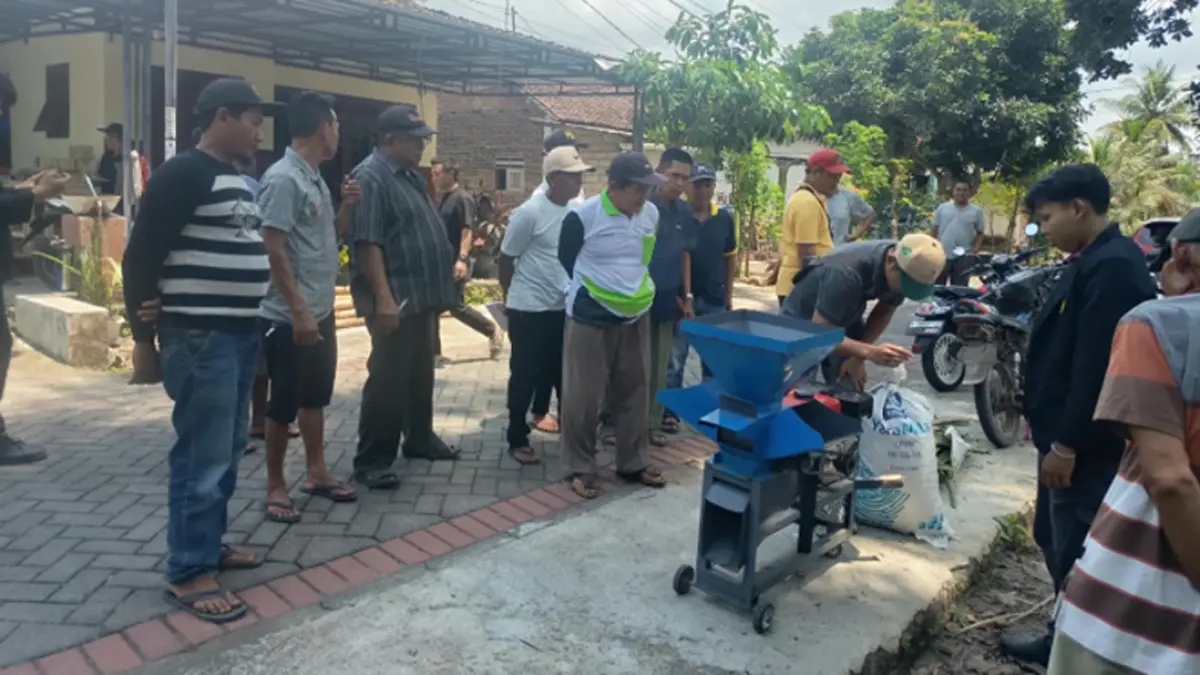 Petani buah naga Banyuwangi dapat irigasi IoT dan mesin pengolah limbah. (Foto: Unej)