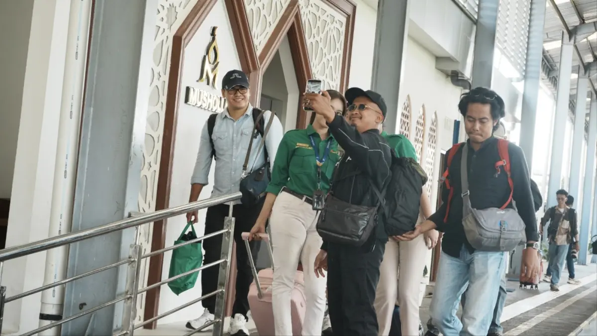 Aktivitas penumpang di Stasiun Kalisetail, Kecamatan Sempu, Banyuwangi. Sepanjang Januari–Agustus 2026, stasiun tersebut melayani 458.484 penumpang atau sekitar 19,72 persen dari total penumpang yang dilayani stasiun-stasiun di Kabupaten Banyuwangi. (KAI)