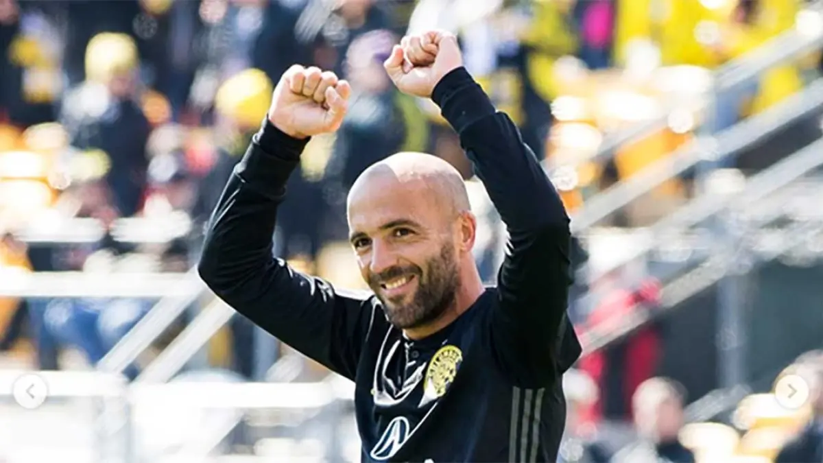 Federico Higuain dipecat Columbus Crew setelah insiden dengan wasit perempuan. Ia juga mendapat kartu merah dan larangan bertanding dua laga. (Instagram @columbuscrew)