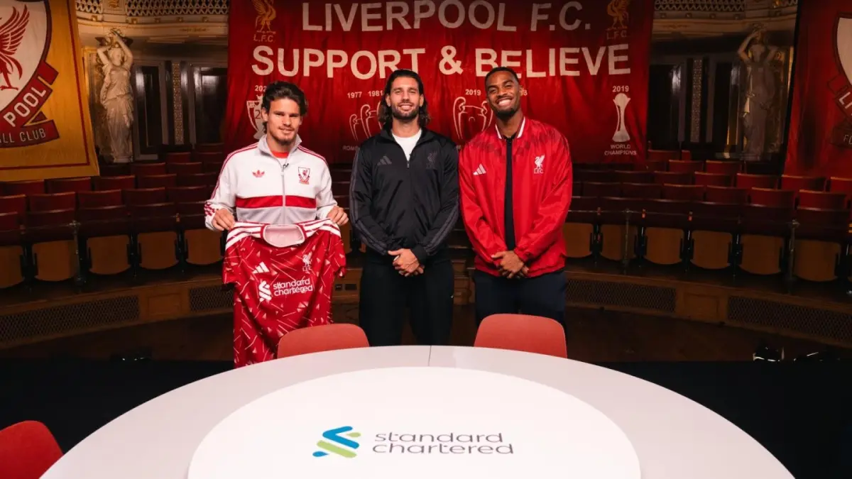 Dominik Szoboszlai, Ryan Gravenberch, dan Milos Kerkez bicara era baru Liverpool bersama Andoni Iraola serta ambisi bersaing musim 2026-2027. (liverpoolfc.com)