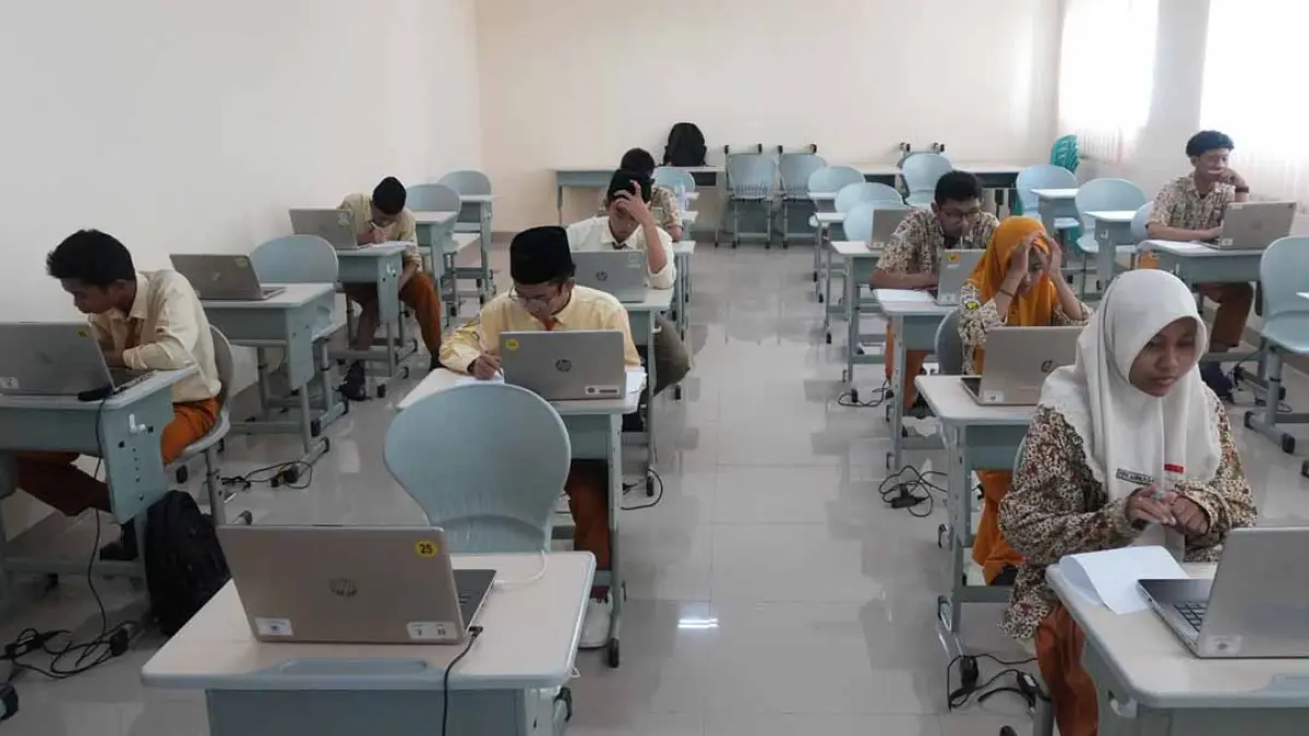 OMI 2026 diikuti 230.123 pelajar dari 34 provinsi. Menariknya, 13.271 peserta berasal dari sekolah umum jenjang SD hingga SMA. (kemenag.go.id)