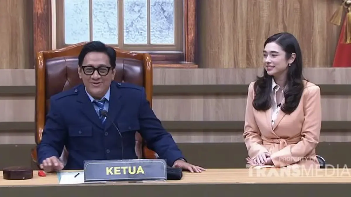 Acara Monitor Ketua yang dibintangi Amanda Rigby dan Andre Taulany di TRANS TV. (dok. TRANS TV)