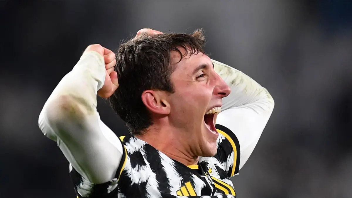 Andrea Cambiaso segera kembali memperkuat Juventus. Luciano Spalletti menyiapkan kemungkinan peran baru sebagai mezzala dalam skema 4-3-3. (JawaPos.com)
