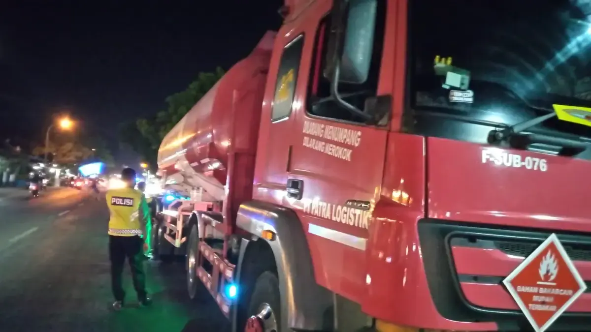 Kecelakaan beruntun terjadi di Jalan Raya Desa Ceweng, Kecamatan Diwek, Jombang, Kamis (24/9) sore. (Radar Jombang)