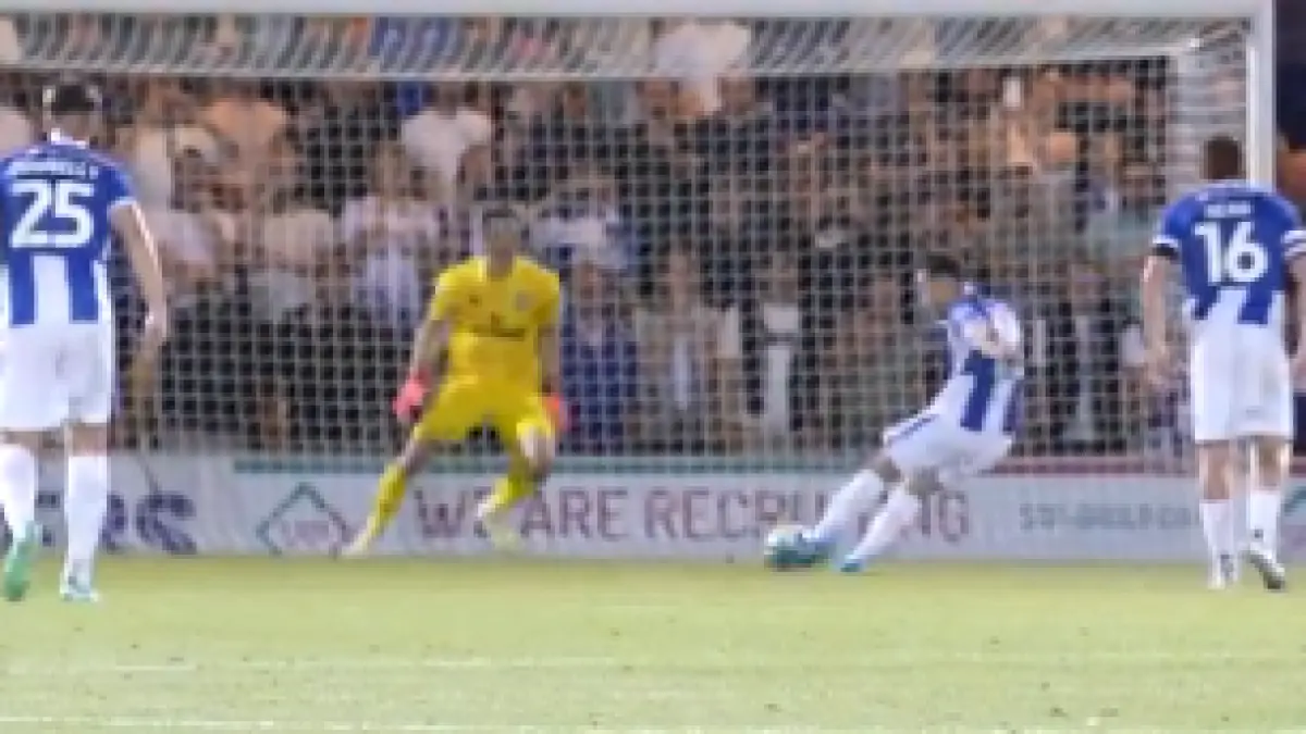 KETAT: Hákon Rafn Valdimarsson jadi andalan Islandia saat hadapi Estonia di ajang UEFA Nations League (Brentford)