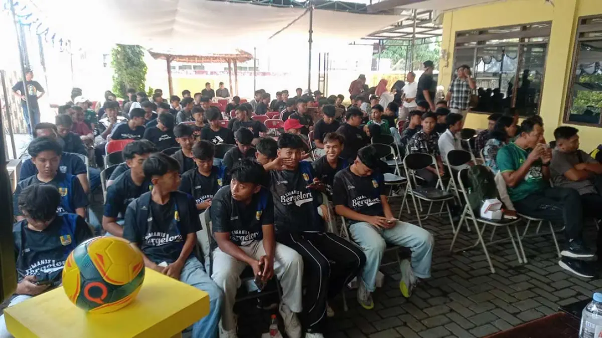 16 tim peserta Bahlil Mini Soccer Asyik Menuju Puncak mengikuti temu teknik di Kantor DPD Golkar Situbondo, Sabtu 26 September 2026. (Ali Sodiqin/Radar Banyuwangi)