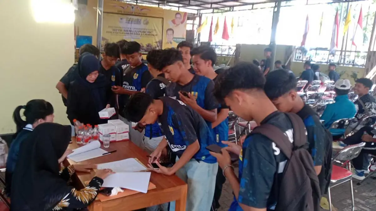 Peserta Bahlil Mini Soccer Zona Situbondo-Banyuwangi mulai berdatangan untuk temu teknik. Sebanyak 16 tim SMA siap bersaing puncak kompetisi. (Ali Sodiqin/Radar Banyuwangi)