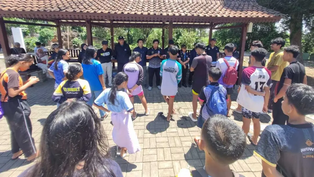 PILIH ATLET: Akuatik Banyuwangi menggelar seleksi di GOR Tawangalun Sabtu (26/9). (Fredy Rizki/Radar Banyuwangi)