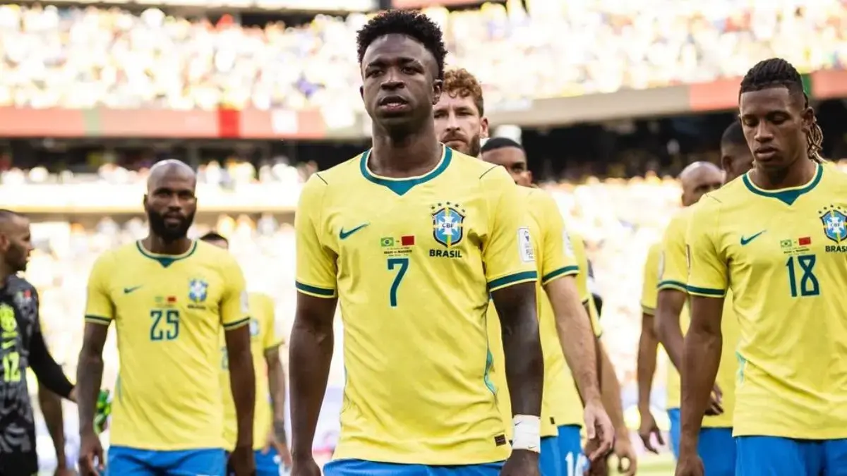 Vinicius Junior saat memimpin Brasil di Piala Dunia 2026 lalu, Brazil menang 4-2 dalam laga uji coba melawan Australia. (Instagram/@vinijr)