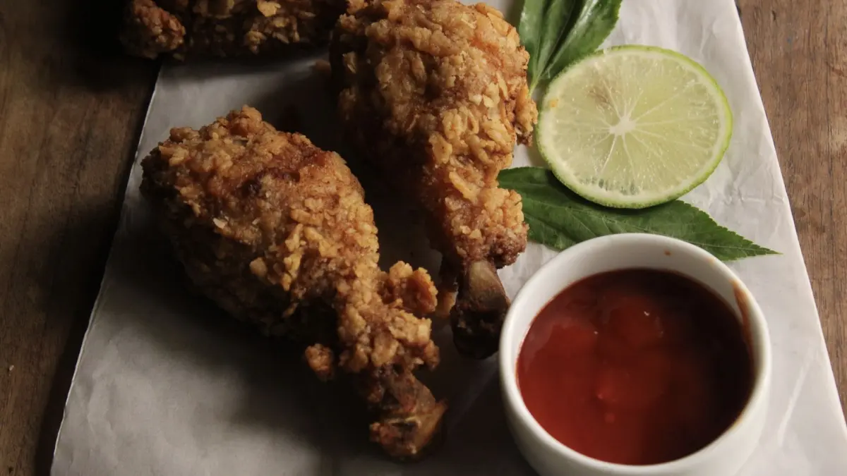 Cara Membuat Ayam Crispy Renyah, Kuncinya Ada pada Tepung dan Suhu Minyak. (Pexels/Jahra Tasfia Reza)