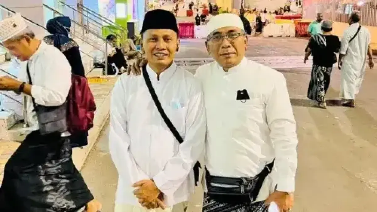 Gudfan Arif Ghofur alias Gus Gudfan bersama KH Yahya Cholil Staquf atau Gus Yahya. (Foto: NU Online)