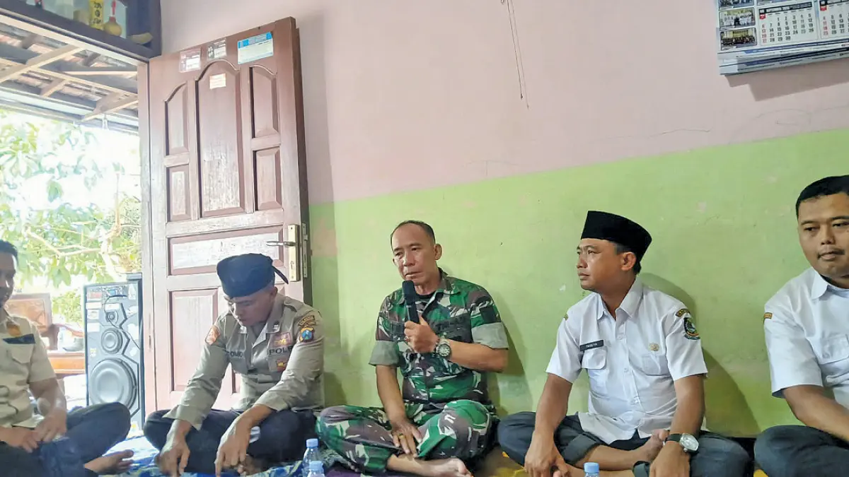 Kepala dusun se-Kecamatan Tegaldlimo menggelar rapat pada Rabu (30/9). Salah satunya membahas peningkatan kewaspadaan menyusul dugaan penipuan yang menimpa lansia di Desa Wringinpitu. (Trisetya for Radar Banyuwangi)