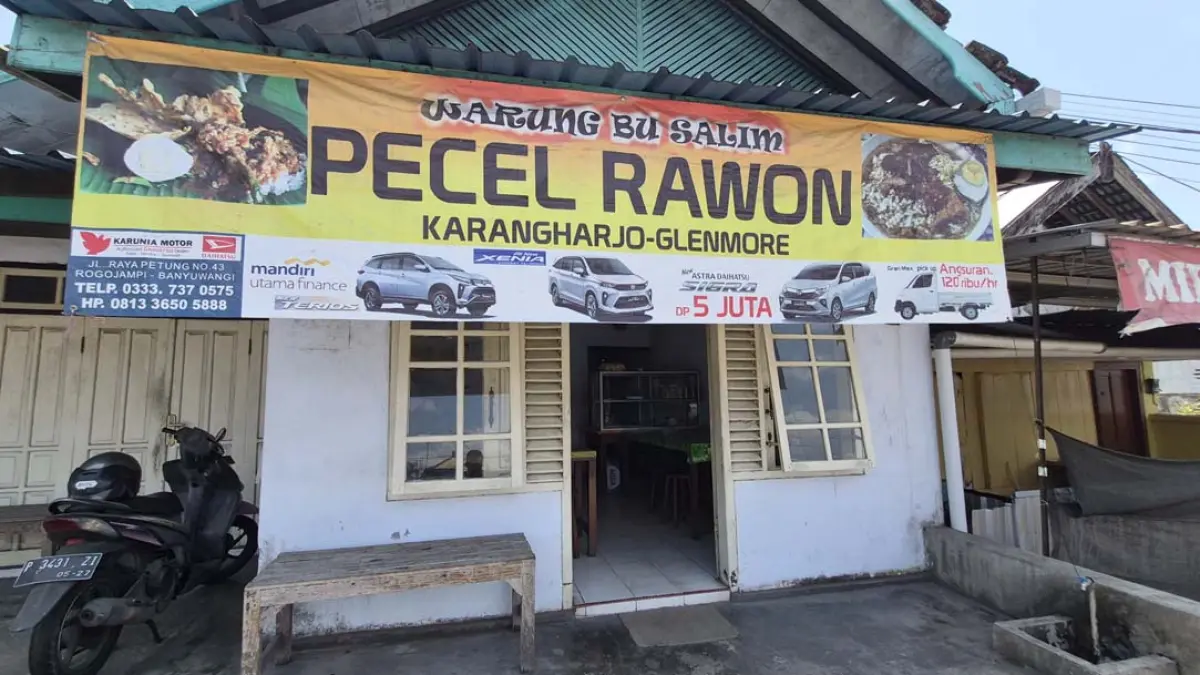 BERDIRI SEJAK 1972: Warung Bu Salim terletak di pinggir jalan raya Glenmore-Jember, dekat dengan kawasan IGG Glenmore. (Salis Ali/Radar Banyuwangi)