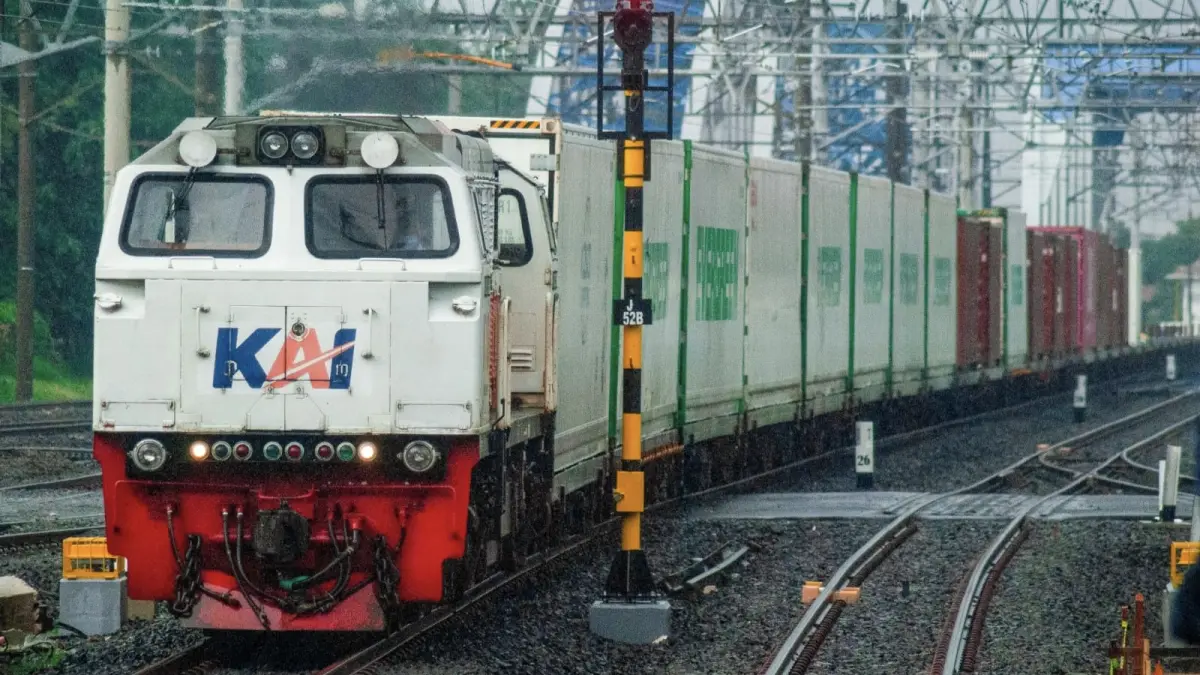 Kereta barang peti kemas KAI. (Andra Radithya/Wikimedia Commons)