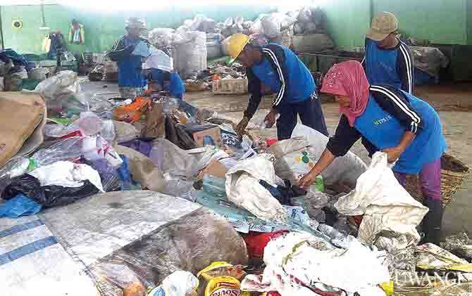 sampah-yang-sering-jadi-masalah-itu-kini-kini-jadi-pupuk-organik