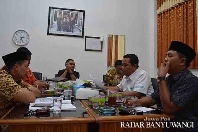 sambang-dprd-untuk-minta-rekomendasi