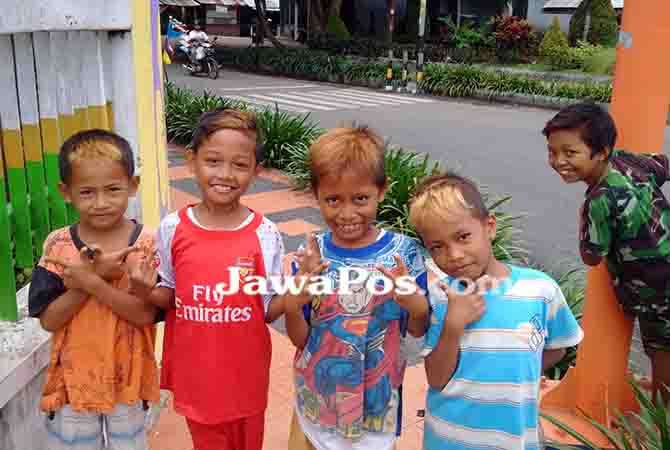 aji-mumpung-liburan-anak-anak-tampil-beda-dengan-cat-rambut