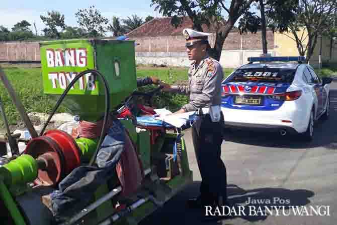 dianggap-membahayakan-grandong-dilarang-melintas-di-jalan-raya
