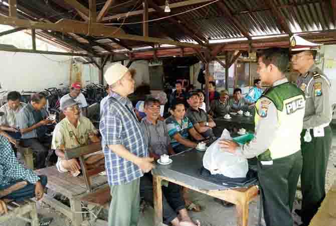 warkop-jadi-arena-diskusi-bahas-bisnis-hingga-sosialisasi-lalu-lintas