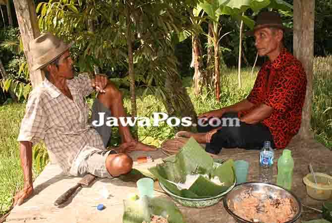 pecel-pitik-dan-rujak-buah-jadi-menu-wajib