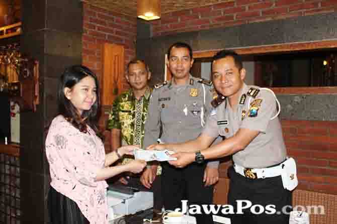 samsat-buka-layanan-sambel-tempong