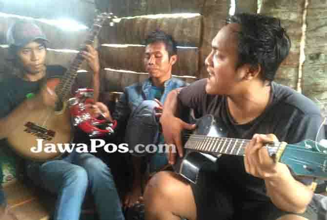 setel-gitar-dan-hapal-semua-lagu-trend