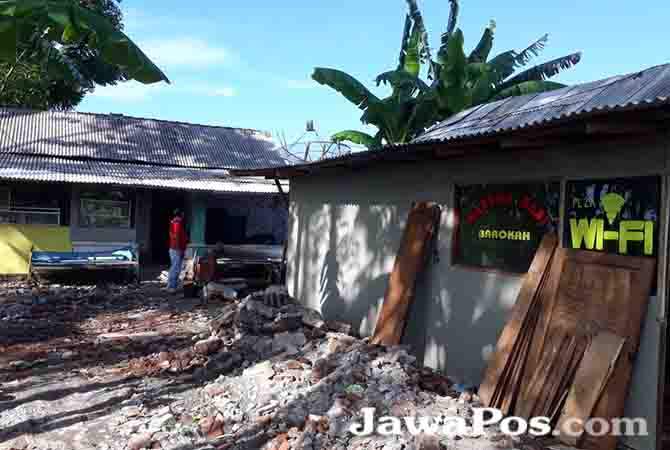 wah-muncul-warung-remang-remang-baru-di-desa-demung