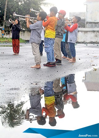 gerimis-latihan-drumband