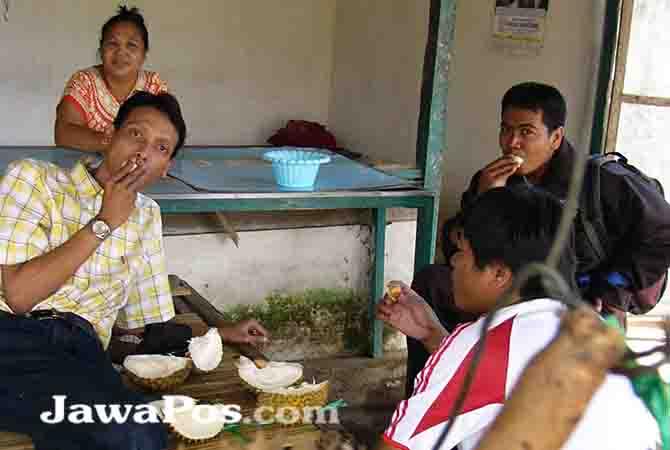 hindari-maag-makan-durian-secukupnya