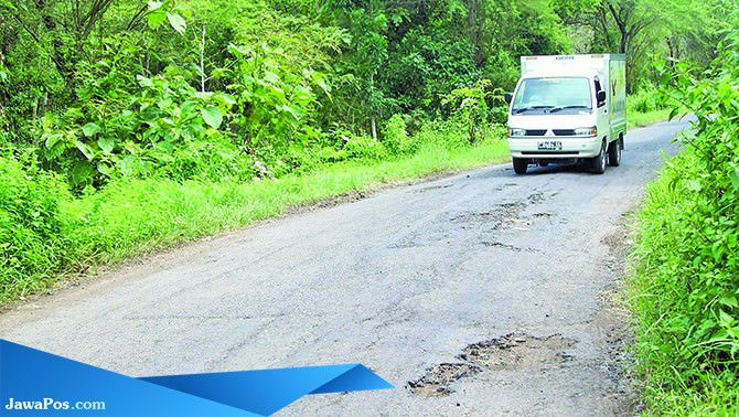 jalan-menuju-wisata-grajagan-bergelombang