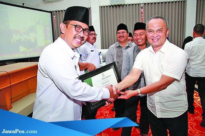 camat-sempu-dapat-penghargaan-terbaik-dari-baznas