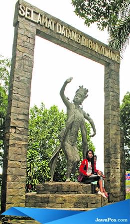 patung-gandrung-dipenuhi-sampah