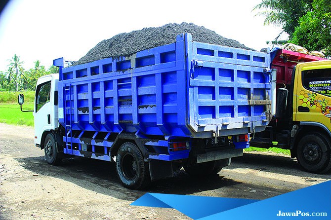 dump-truck-tidak-menutup-bak