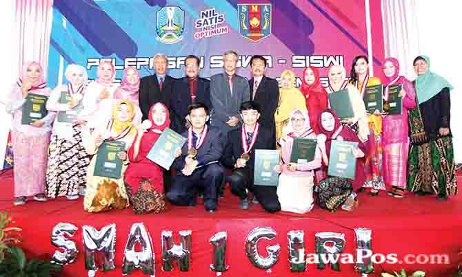 lulus-dua-tahun-dengan-sistem-sks