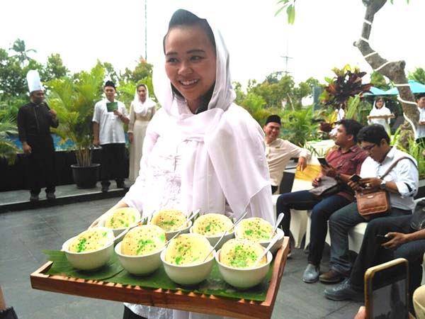 serabi-dan-rujak-jadi-makanan-khas-andalan-hotel-santika-banyuwangi