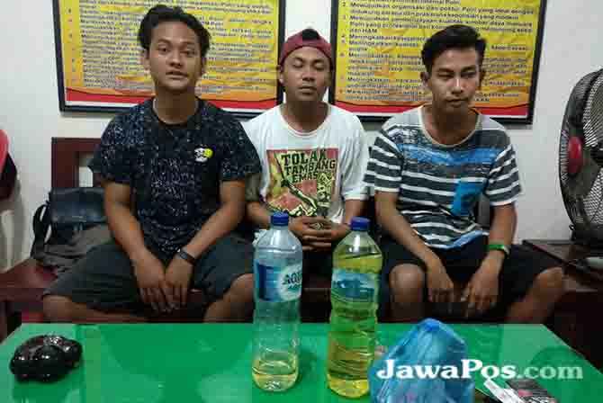 tiga-pemuda-yang-pesta-miras-diberi-pembinaan