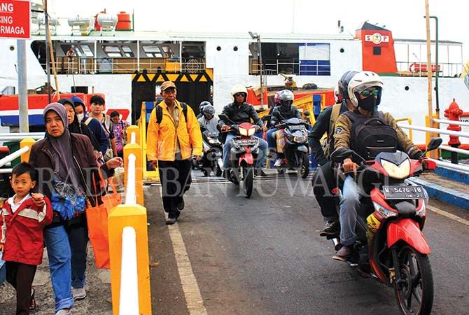 angin-kencang-landa-selat-bali