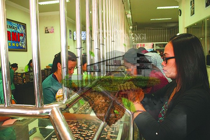 hari-terakhir-toko-emas-padat-pembeli