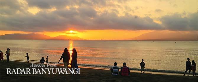 indahnya-sunrise-di-pantai-cacalan