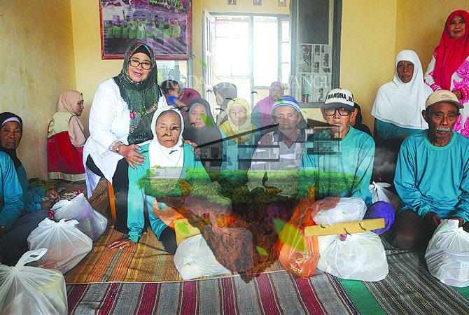 usianya-sudah-87-tahun-mbah-midi-tetap-semangat
