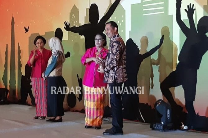 bawa-pulang-penghargaan-kota-layak-anak-lagi