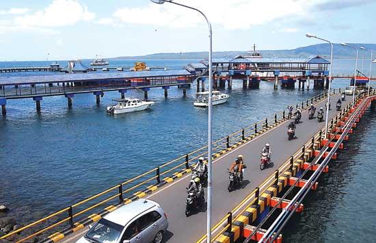 karena-ombak-tinggi-pelabuhan-ketapang-ditutup-selama-15-jam
