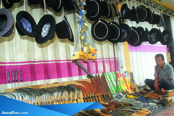 penjual-senjata-tajam-sepi-pembeli