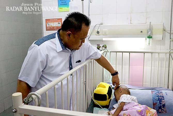 dokter-agung-sambangi-dirly-pasien-pembuluh-getah-bening