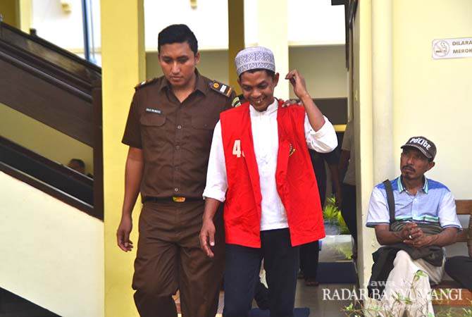 pria-ini-dibui-gara-gara-jualan-tanduk-rusa-via-online