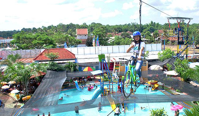 waterpark-cluring-sajikan-wahana-ekstrim